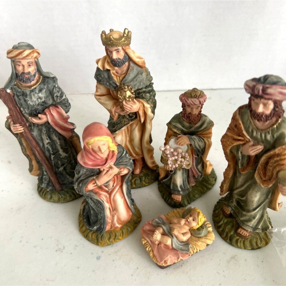 Vtg Small Hand-Painted Nativity Set Holy Family Mary Joseph Jesus Wisemen - Picture 2 of 8
